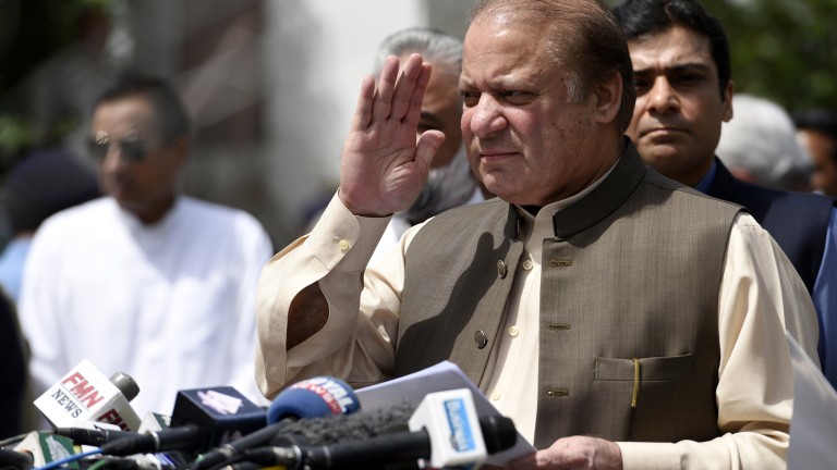 Върховният съд отстрани премиера на Пакистан заради корупция