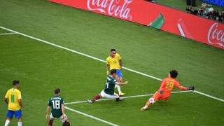 Бразилия 1 0 Мексико 51′ ГОООООООООООООООООООООЛ 1 0 Попадение на Неймар Нападателят на