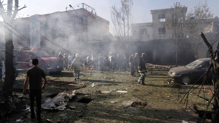 Серия от експлозии и стрелба разтърсиха афганистанската столица, обявиха властите,
