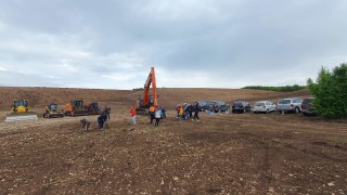 С граждански патрули протестиращи срещу изграждането на соларен парк край