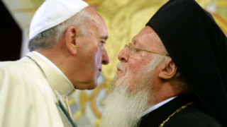 „Ислямска държава” извършва тежък грях срещу Бог, заяви папата в Истанбул