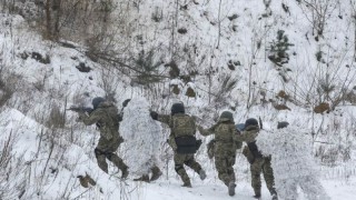 Лондон: Руските сили бавно настъпват в ключови сектори от фронта в Украйна