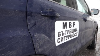 Превишаване на служебни правомощия от страна на четирима полицейски служители
