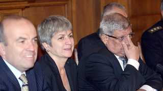 Военният министър "чукна" среща на Първанов в Лисабон