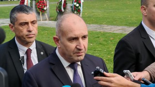 Румен Радев: Борисов капитулира пред Пеевски и му предава властта