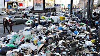 Италия спасява Неапол от боклука