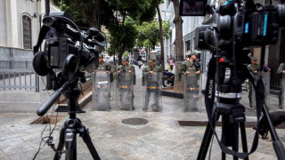 Канада реши временно да спре работата на посолството си във