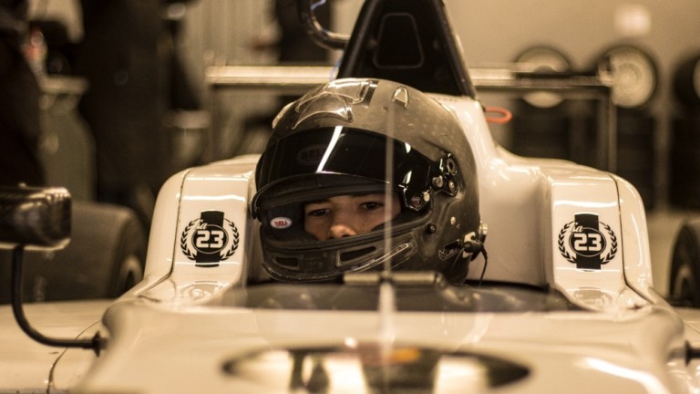 Българският пилот във Формула 3 Никола Цолов даде 13-о време