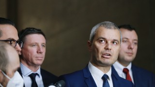 Депутатите от партия Възраждане излязоха с декларация в парламента От