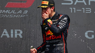 Българският пилот Никола Цолов продължава с великолепното си представяне във Формула