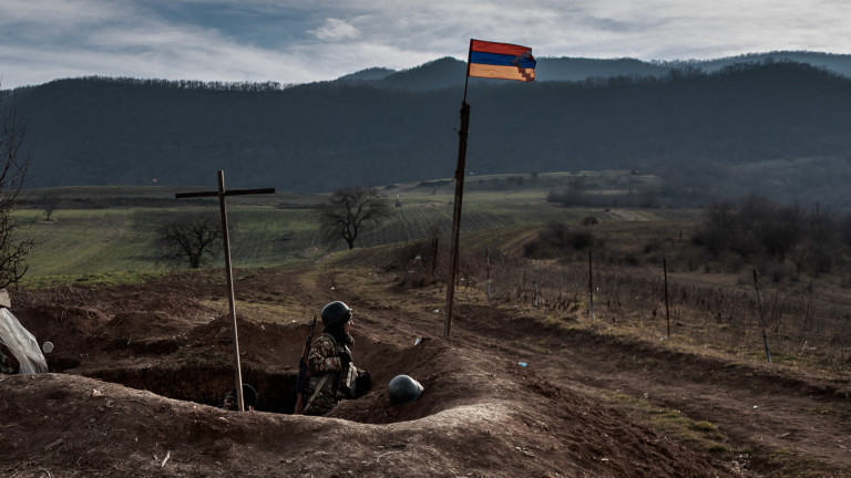 Арменските военни съобщиха в петък, че един войник е убит,