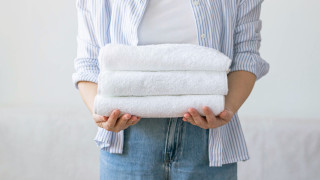 Изглежда ни направо невъзможно белите кърпи да си останат пухкави