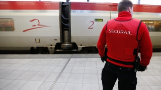 Електрически кабел се скъса и падна върху влак Eurostar пътуващ