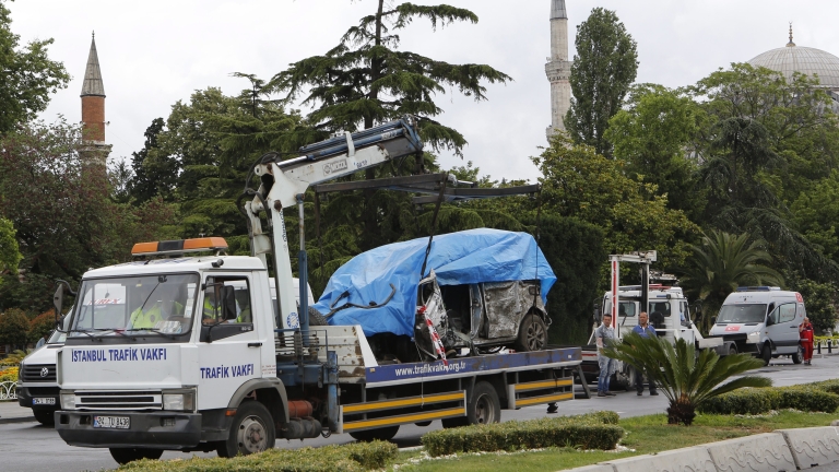 Кола бомба уби 17 души в Югоизточна Турция