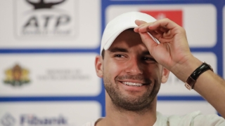 Най добрият ни тенисист се радва на слънчевите лъчи Най добрият български