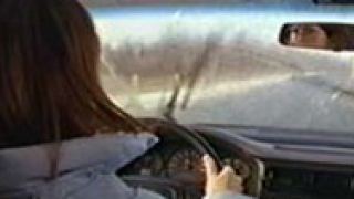 Непълнолетна шофьорка блъсна жена на тротоара в Пловдив 