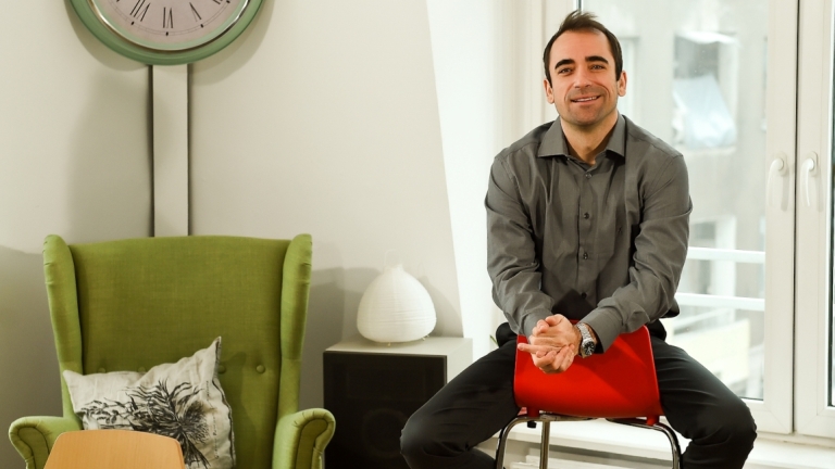 Драго Симеонов помага на приятелки с разбити сърца