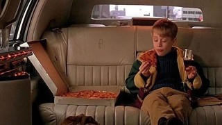 Цели 33 години след като излиза Сам вкъщи продължава да