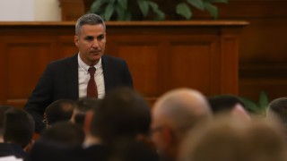 Настоящото народно събрание се е появило с родилно петно