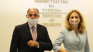 Вицепремиерът и министър на туризма Марияна Николова обсъди с извънредния