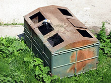 Столични фирми тайно сипят боклук край Перник