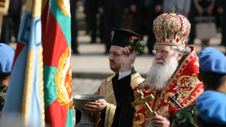 „Бъдете победоносни”, благослови воините ни патриарх Неофит