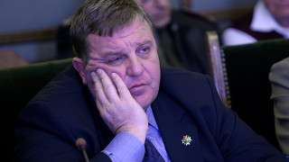 Каракачанов се бои от негативна реакция, ако се купи нов самолет за Борисов