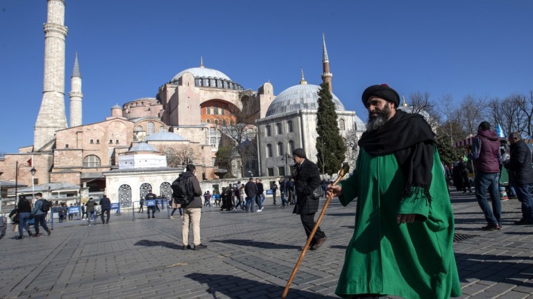 След решението на Турция да превърне църквата Света София в