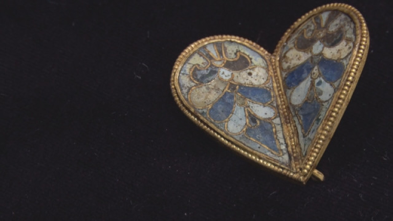 Златно сърце от средата на 10 век откриха при разкопки във Велики Преслав