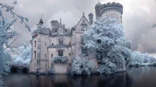 Ла Мот Шандение - изоставеният замък във Франция