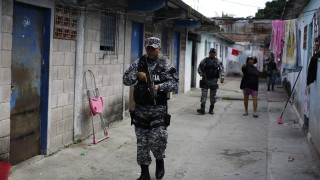 Хиляди войници в Ел Салвадор обкръжиха район по голям от Ню
