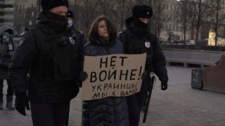 В много руски градове се провеждат неразрешени спонтанни антивоенни протести