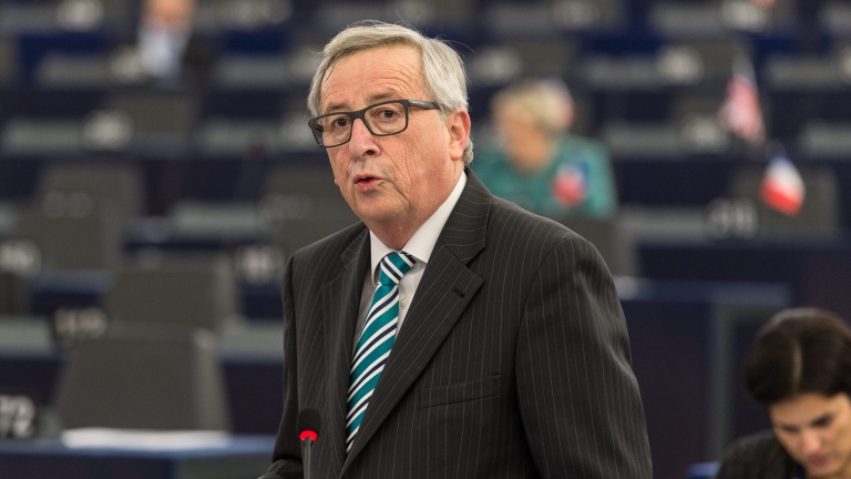 Европейската комисия не желае да диктува на никого, уверява Юнкер