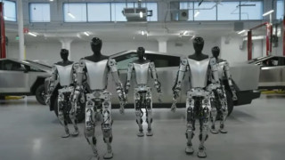 Човекоподобните роботи на Tesla - как изглеждат подобрените Tesla Bot и Optimus