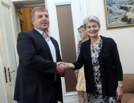 Единна българска позиция за подкрепа на Бокова за шеф на ООН иска Каракачанов