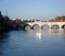 Извадиха труп на наш бездомник от Сена 