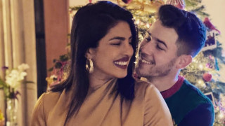 Приянка Чопра и Ник Джонас посрещнаха Коледа заобиколени от снежни