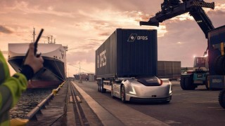 Електрически безпилотен камион Volvo вози контейнери (Видео)