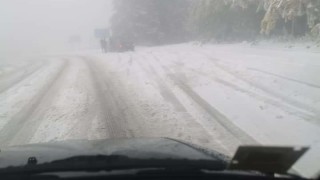 Поради обилния снеговалеж е ограничено движението през прохода Шипково Рибарица