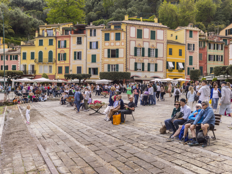 Портофино - надалеч от умерено крайбрежно градче