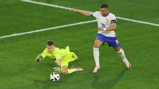 Нападателят на Франция Килиан Мбапе намери сили да се