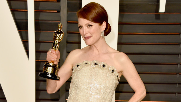 Кой събра Клайв Оуен и Джулиан Мур