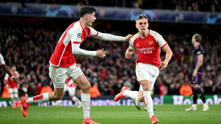 Футболистът на Арсенал Леандро Тросар вчера се превърна в герой