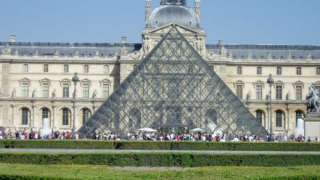 Лувърът е най-посещаваният музей за 2010-а