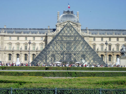 Лувърът е най-посещаваният музей за 2010-а