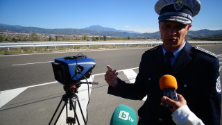 Четири от новите 148 мобилни камери върху триножници на КАТ Пътна