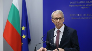 МОН е получило снощи достатъчно тестове за еднократно тестване на