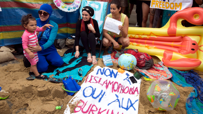  Френски съд спря забраната за буркините 