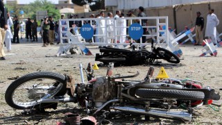 Най малко шестима са ранени при взрив от камикадзе в Пакистан