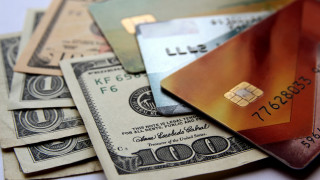 Американците започнаха да използват по малко кредитни карти поради повишаването на
